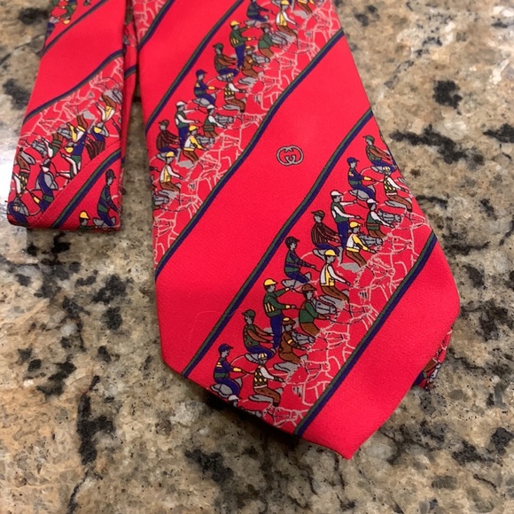 Authentic Gucci made in Italy vintage tie with horse & rider derby racing style - Picture 2 of 8